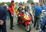 Ian Hutchinson talking to Steven Colley after Newcomers A Race.